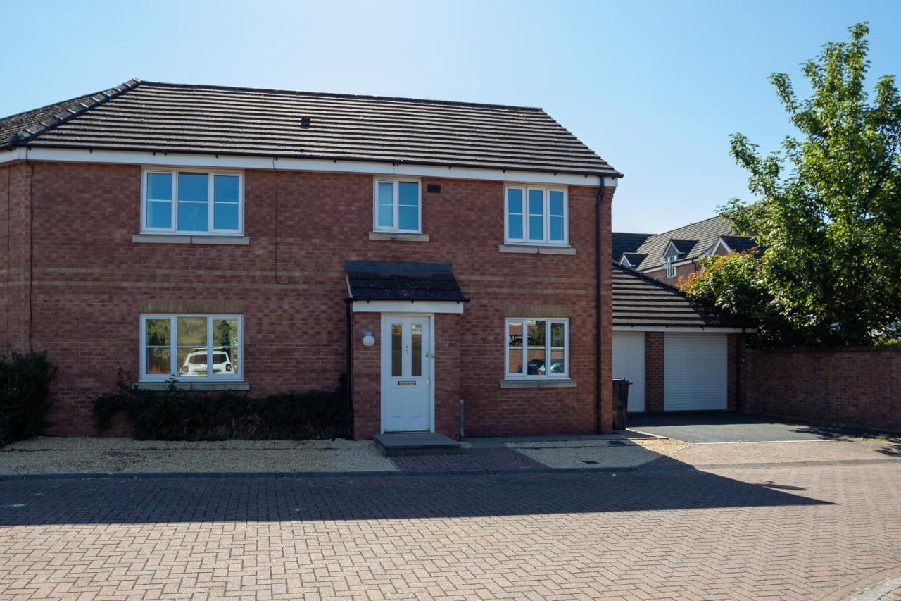 Hereford - Finch House - Modern 4 Bedroom House Located In South Hereford, Dog Friendly With Nearby Countryside, Pool Table, Sleeps Up To 10 Guests - Hosted By Rentmyhouse מראה חיצוני תמונה