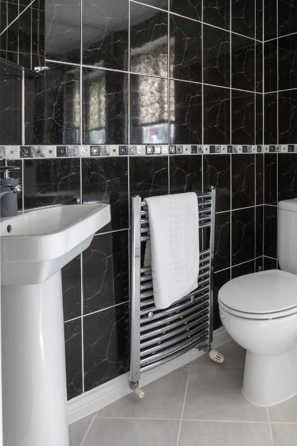 Hereford - Finch House - Modern 4 Bedroom House Located In South Hereford, Dog Friendly With Nearby Countryside, Pool Table, Sleeps Up To 10 Guests - Hosted By Rentmyhouse מראה חיצוני תמונה