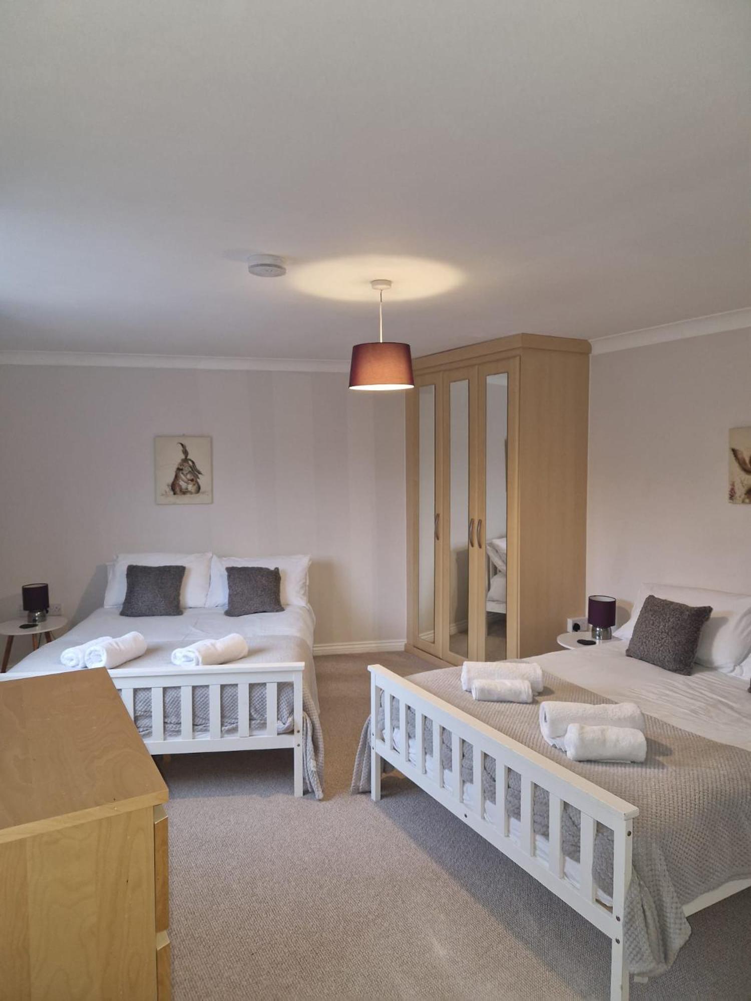 Hereford - Finch House - Modern 4 Bedroom House Located In South Hereford, Dog Friendly With Nearby Countryside, Pool Table, Sleeps Up To 10 Guests - Hosted By Rentmyhouse מראה חיצוני תמונה