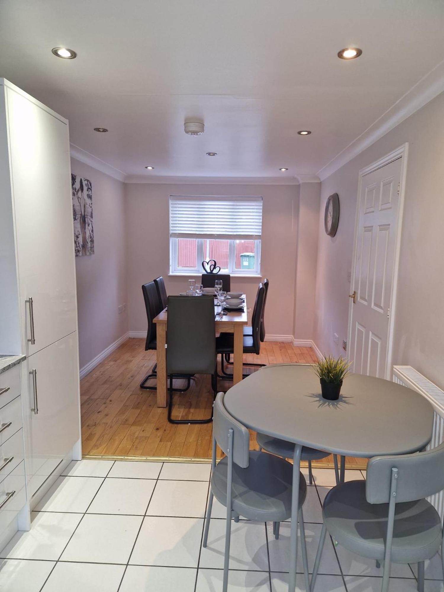 Hereford - Finch House - Modern 4 Bedroom House Located In South Hereford, Dog Friendly With Nearby Countryside, Pool Table, Sleeps Up To 10 Guests - Hosted By Rentmyhouse מראה חיצוני תמונה